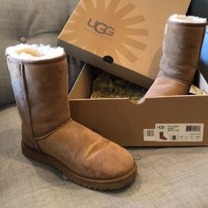 UGG Classic Short Boots, size 9